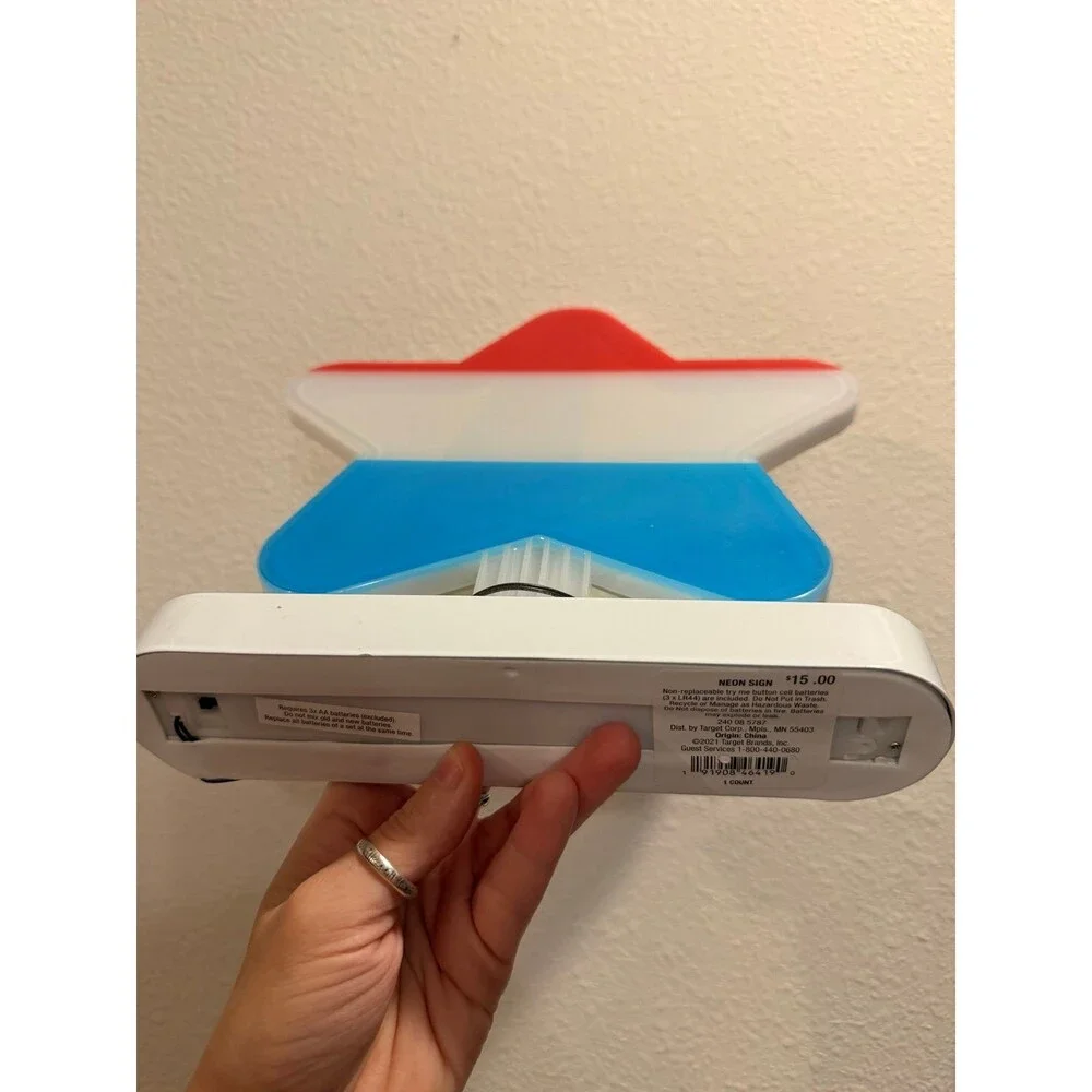 Target independence neon